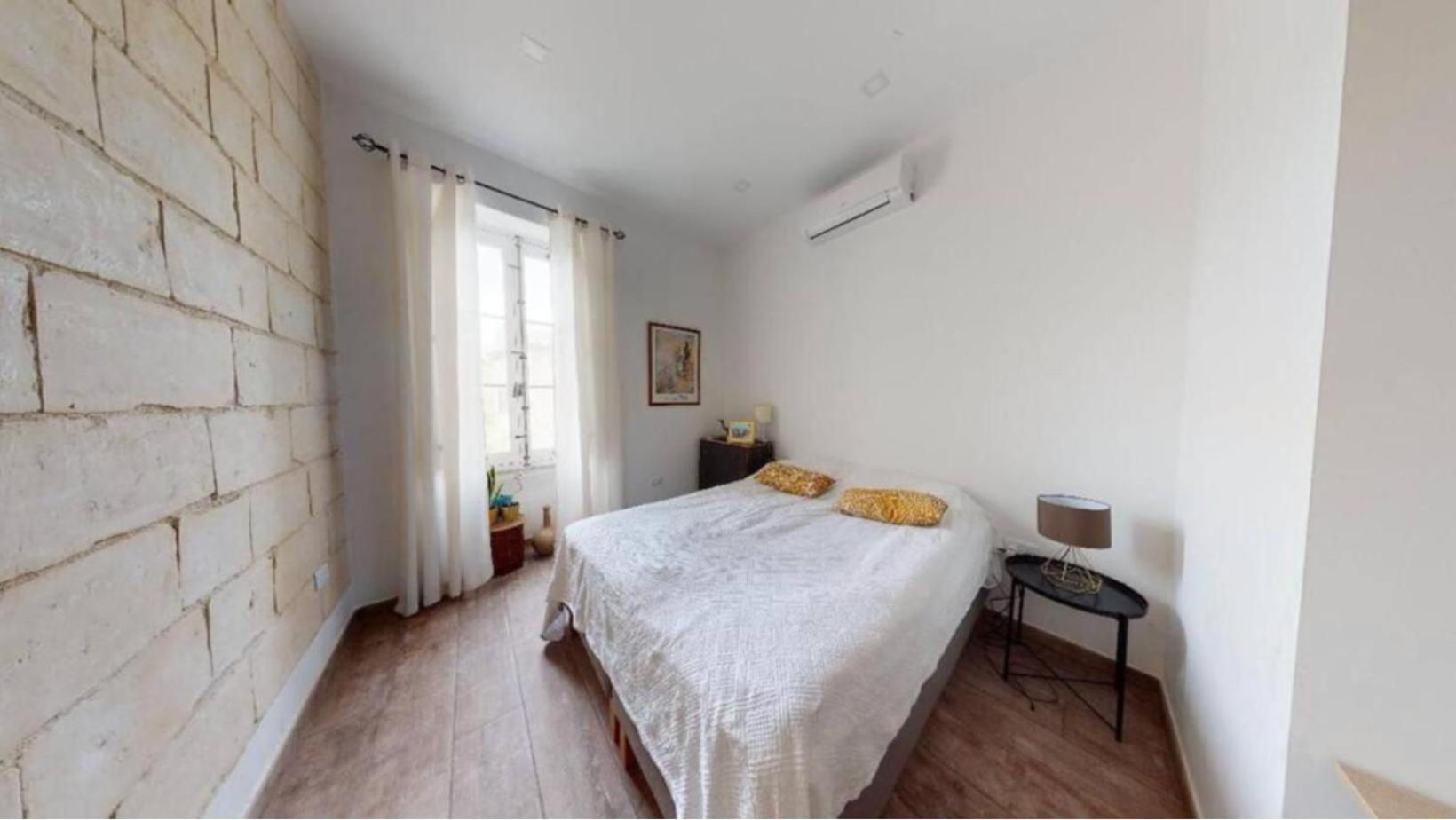 Homestay Double Bedroom In St Julians In Shared House Saint Julian's