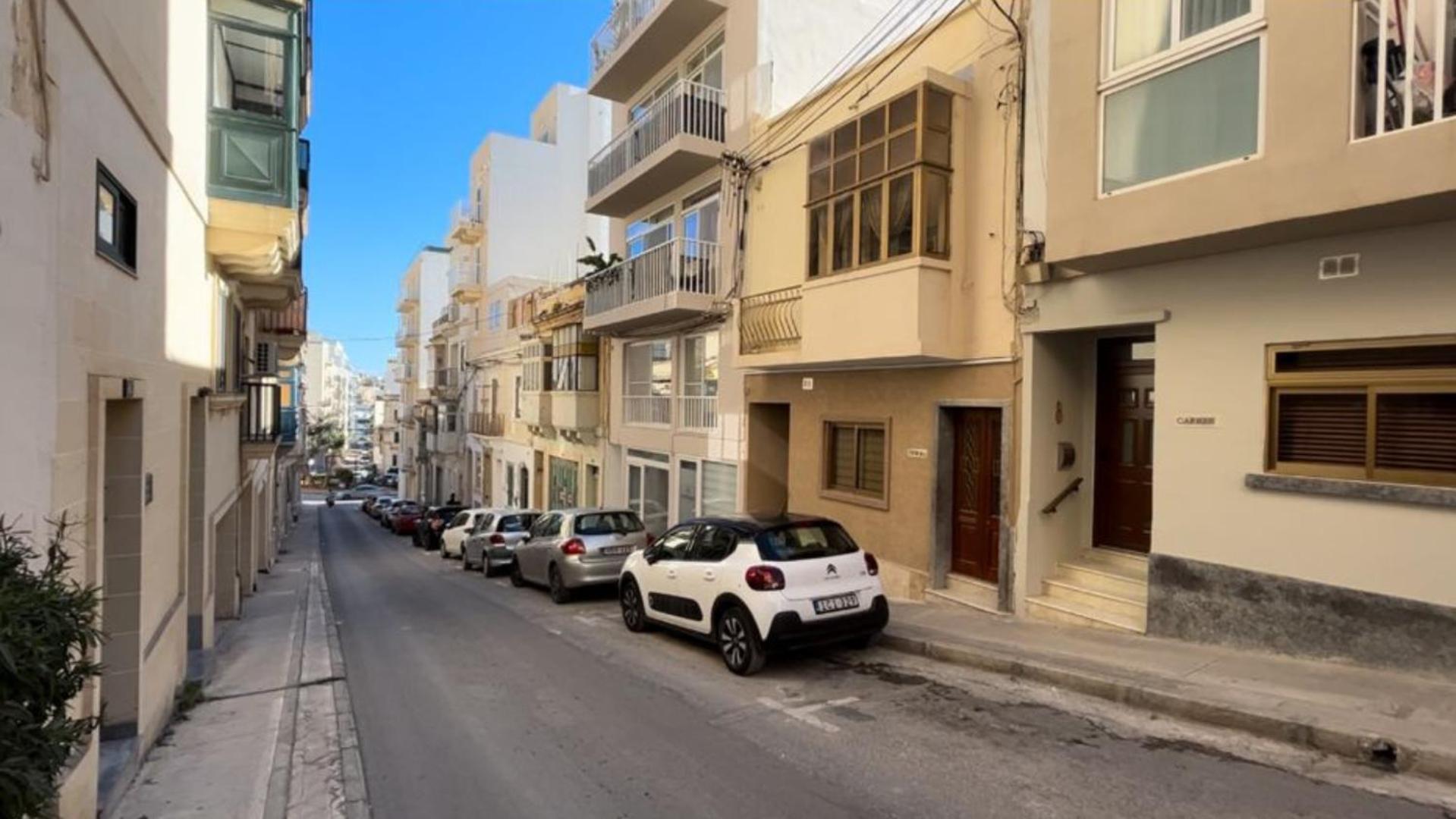 Homestay Double Bedroom In St Julians In Shared House *