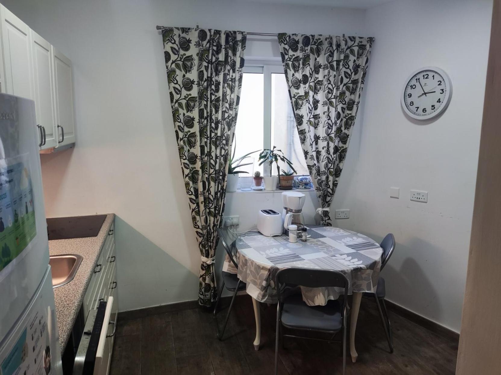 Double Bedroom In St Julians In Shared House