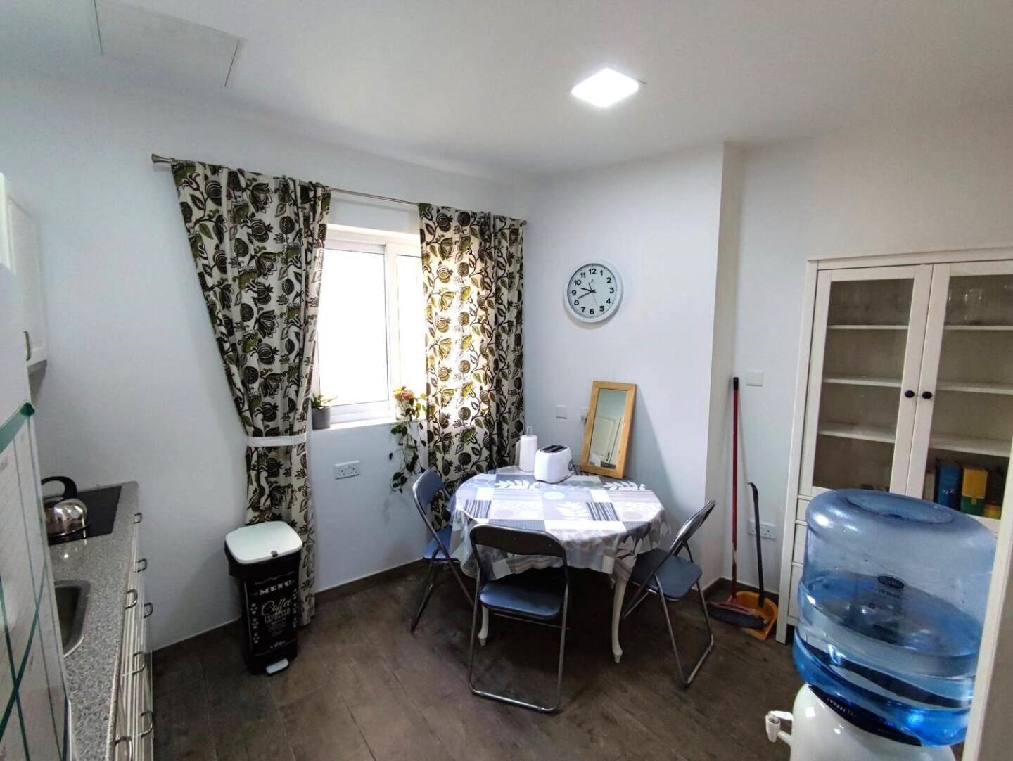 Double Bedroom In St Julians In Shared House *
